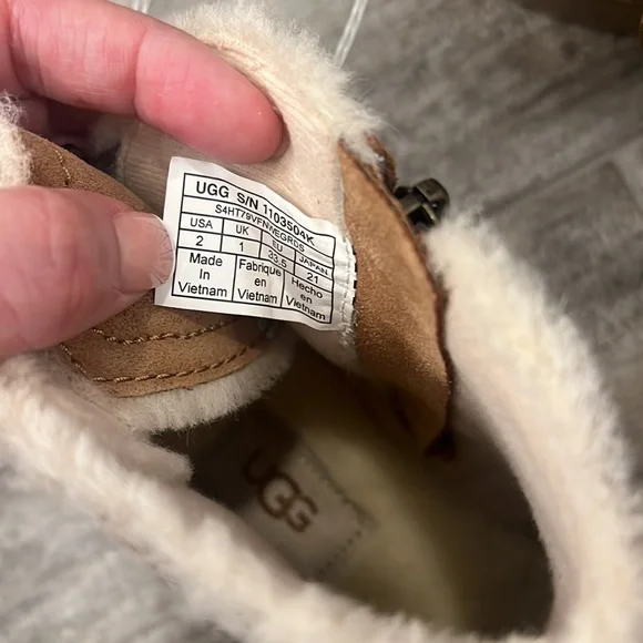 🩷Beautiful Girls Uggs - Picture 6 of 6